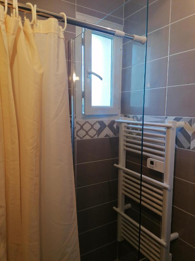 1 Chambre Pour 2 Personnes "Chez L'Habitant" Maison Possede Un Petit Chien Quincy-Voisins Extérieur photo