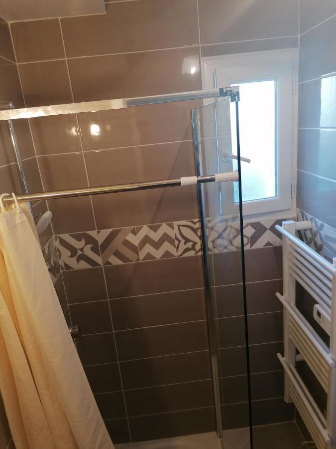 1 Chambre Pour 2 Personnes "Chez L'Habitant" Maison Possede Un Petit Chien Quincy-Voisins Extérieur photo